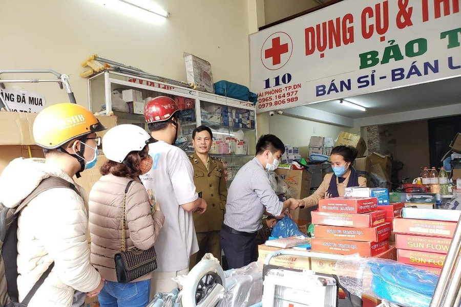 Đà Nẵng:  Cửa hàng y tế bán khẩu trang với giá đắt gấp 3 - 4 lần, Cục QLTT lập biên bản