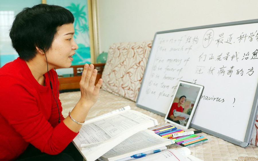 Trung Quốc: Giáo viên dạy học trực tuyến cho học sinh khi các trường học đóng cửa