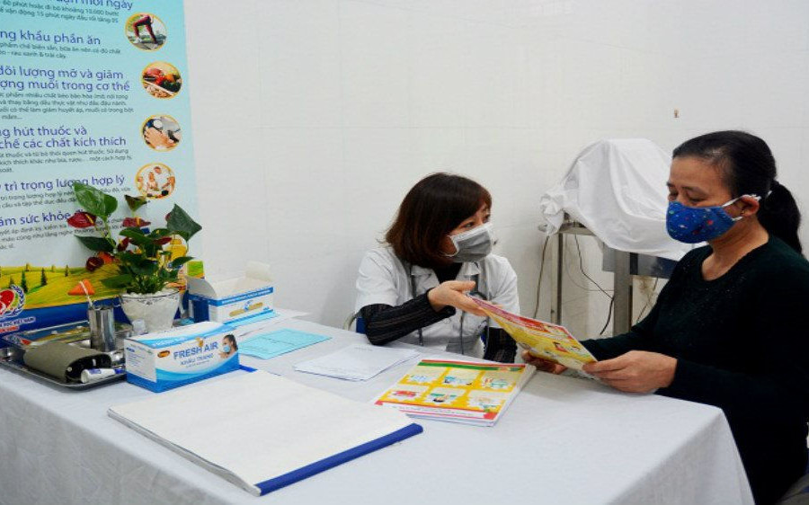 Cán bộ, nhân viên y tế của Công đoàn y tế Việt Nam tập trung cao vào nhiệm vụ chống dịch