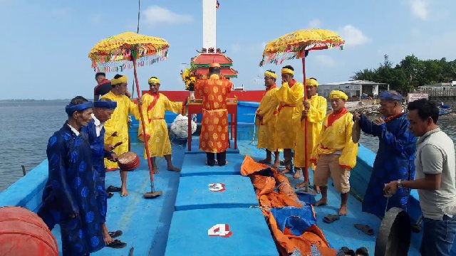  Ngư dân vùng biển Quảng Nam rộn ràng lễ hội cầu ngư 