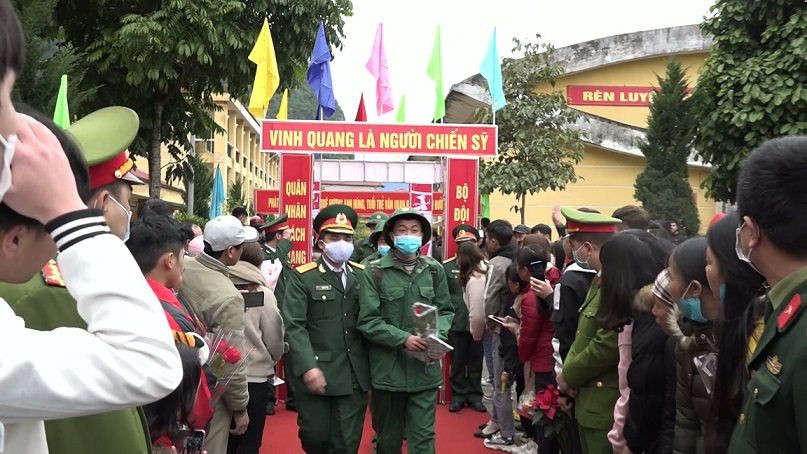 Lạng Sơn: Gần 1400 tân binh lên đường nhập ngũ