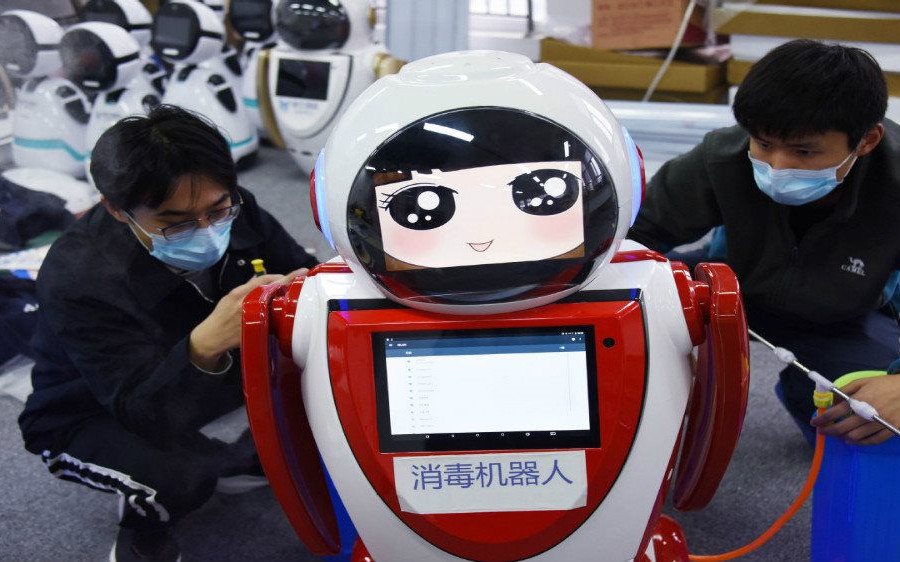 Trung Quốc phát triển robot khử trùng để “chiến đấu” với COVID-19