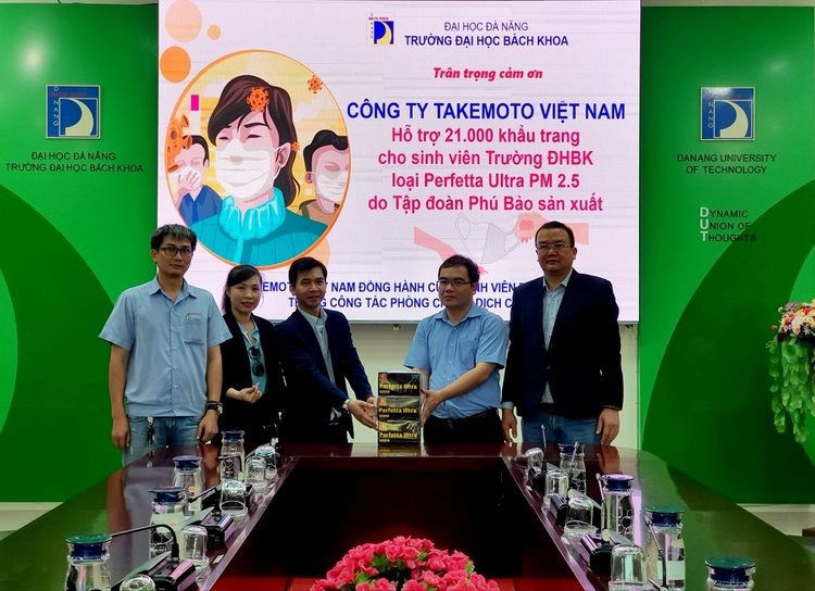 Trường ĐH Bách Khoa (ĐH Đà Nẵng) được Công ty Takemoto Việt Nam trao tặng 21.000 khẩu trang y tế