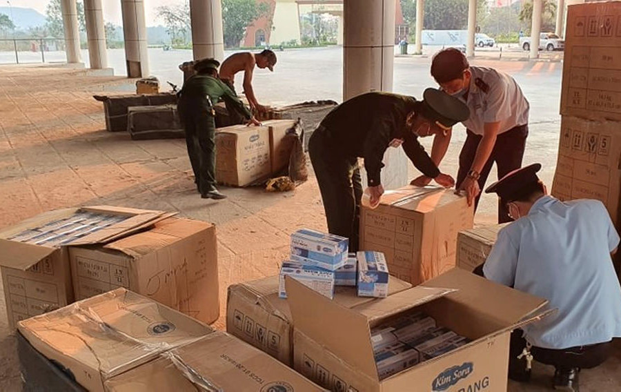 Quảng Trị: Bắt giữ hơn 90.000 khẩu trang y tế vận chuyển trái phép