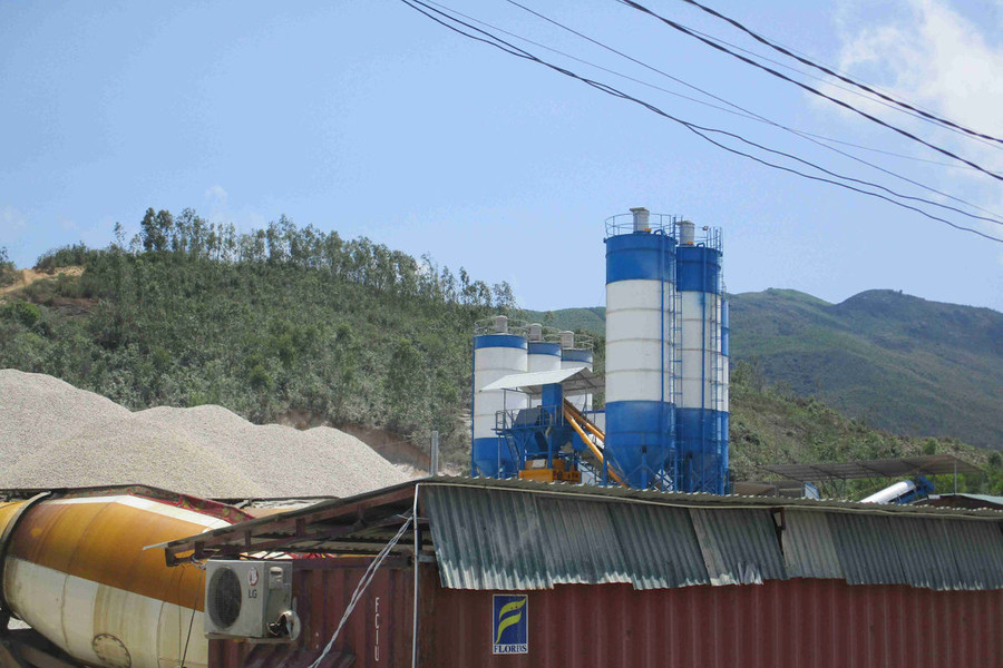 Bình Định: Trạm trộn bê tông thương phẩm không phép mọc trên mỏ đá Công ty Nhật Duy 