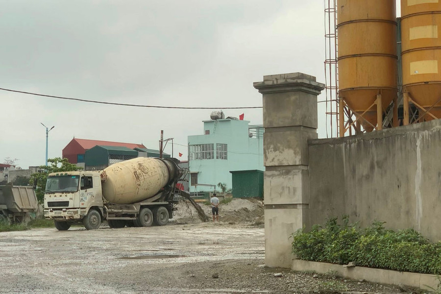 Hà Nam: Trạm trộn bê tông của Công ty TNHH Vật liệu 319 xả thải gây ô nhiễm