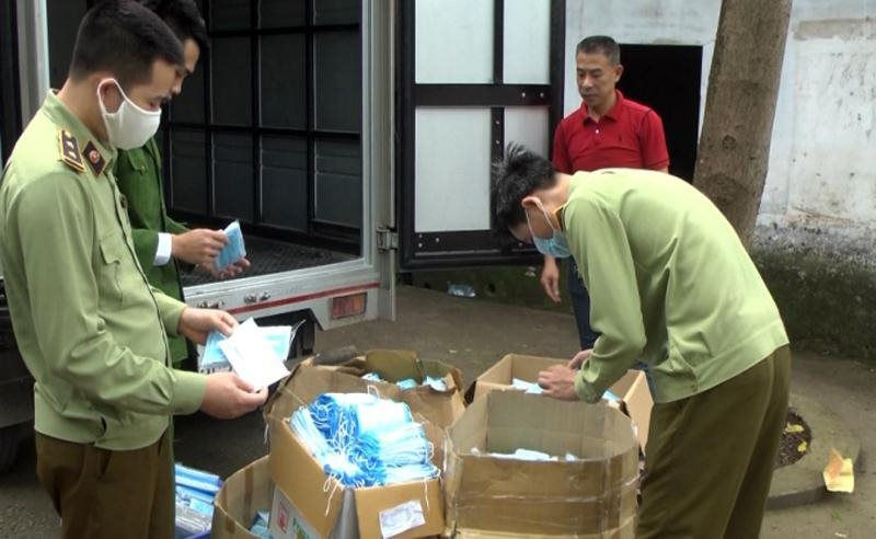 Hưng Yên: Thu giữ hàng nghìn khẩu trang y tế không nhãn mác