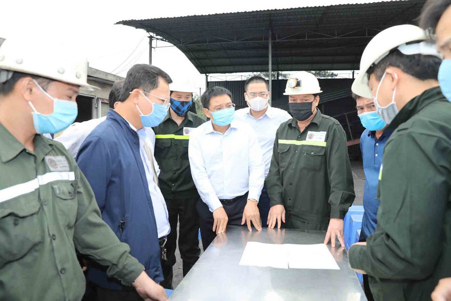 Quảng Ninh: Cứu hộ thành công 6 công nhân mắc kẹt trong lò than
