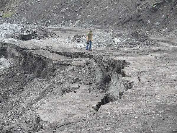 Thái Nguyên: Xuất hiện “nứt, gãy” bãi thải số 3 mỏ than Phấn Mễ khiến người dân lo lắng