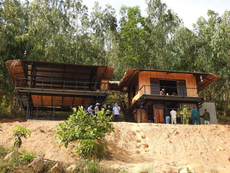 Đà Nẵng: Tháo dỡ công trình xây dựng trái phép trên đất rừng đặc dụng Nam Hải Vân