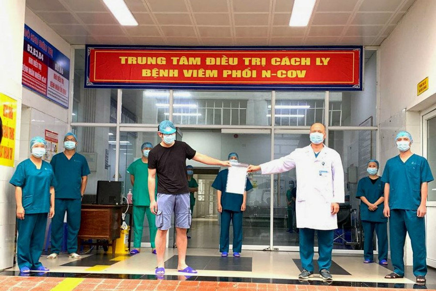 Việt Nam điều trị khỏi thêm 5 bệnh nhân COVID-19, trong đó có 3 người là nhân viên Công ty Trường Sinh