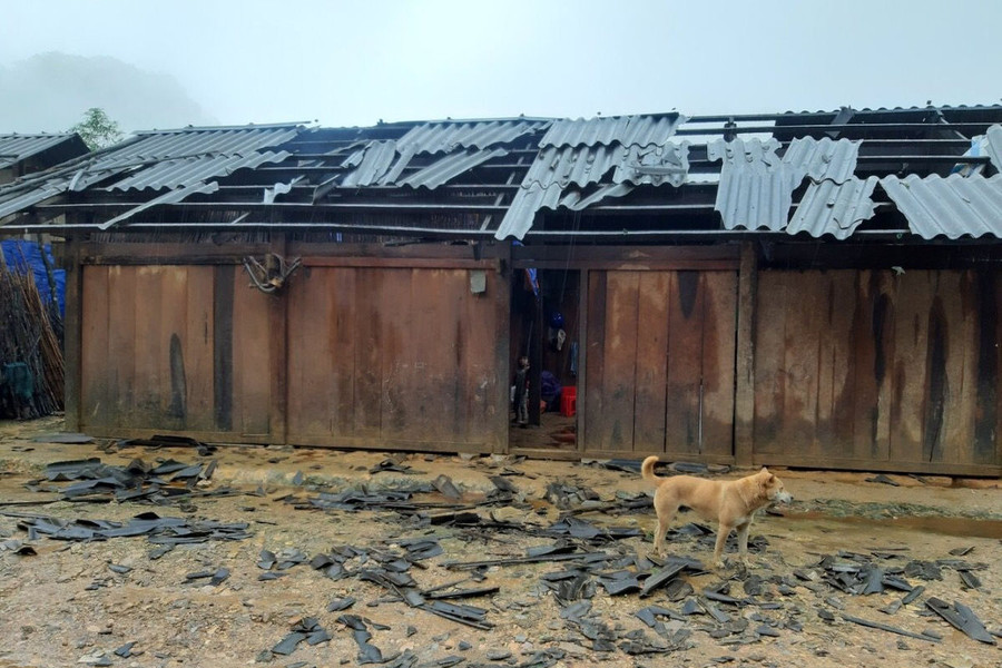 Cao Bằng: 1 người bị thương và 3 nhà bị sập đổ hoàn toàn sau trận mưa lớn, gió lốc