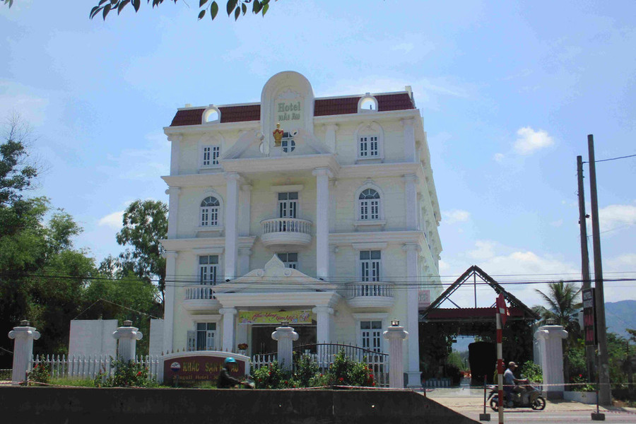 Phù Mỹ - Bình Định : Xây nhà ở thành khách sạn và vi phạm hành lang đường bộ 