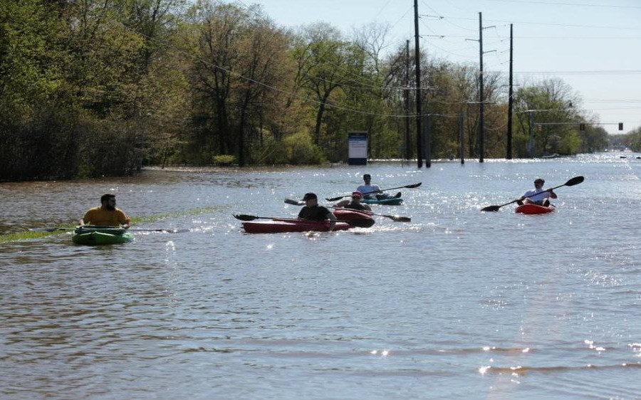 Mỹ: Lũ lụt ở Michigan khiến hàng ngàn người sơ tán, gây ngập nhà máy hóa chất