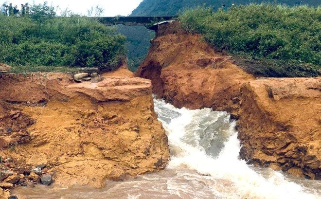 Phú Thọ: Di dời 17 hộ dân do vỡ đập thủy lợi Đầm Thìn