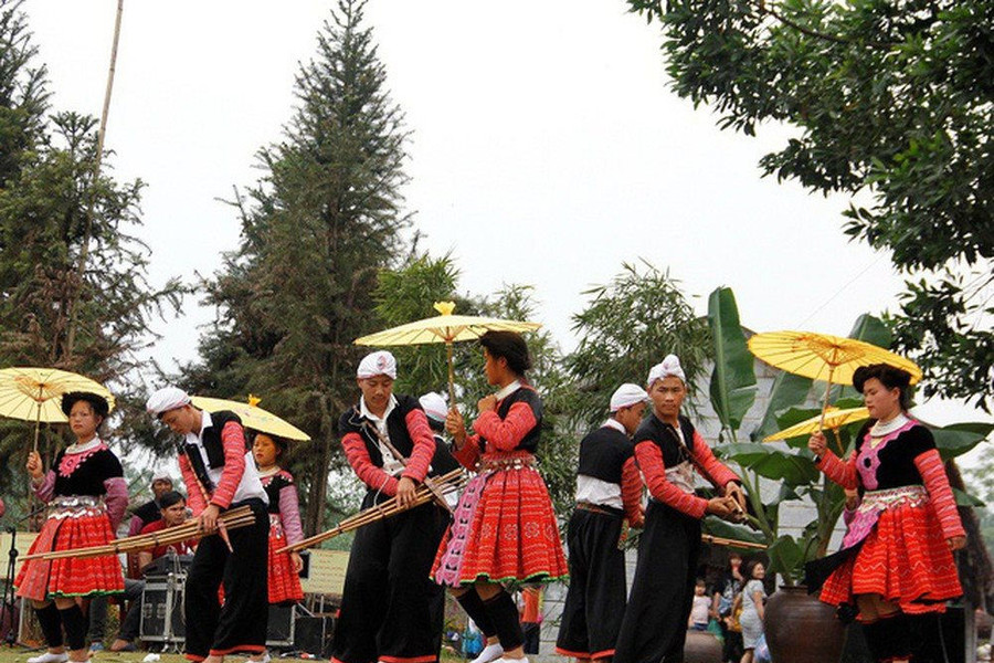 Tổ chức Lớp truyền dạy văn hoá phi vật thể cho người dân tộc ở tỉnh Lào Cai và Hà Giang 