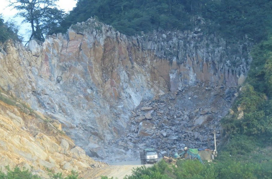 Khi Chính quyền buông lỏng quản lý khoáng sản! Bài 4: Khai thác đá nhiều năm nhưng vẫn chưa được thuê đất…