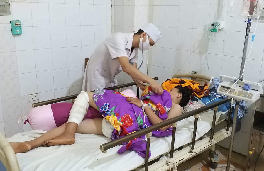 Điện Biên: Trú mưa dưới gốc cây sét đánh khiến 1 người tử vong, 1 người nhập viện