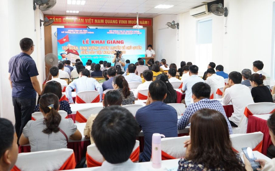 Hà Tĩnh: Tuyên truyền về chủ quyền biển đảo Việt Nam cho cán bộ phụ trách công tác truyền thông trên địa bàn