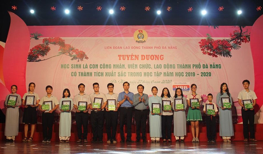 Đà Nẵng: Tuyên dương 254 học sinh vượt khó học giỏi