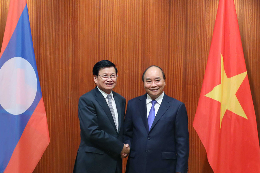 Thủ tướng Nguyễn Xuân Phúc hội đàm với Thủ tướng Lào Thongloun Sisoulith