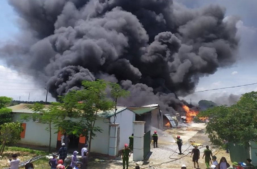 Thanh Hóa: Cháy lớn ở khu công nghiệp Tây Bắc Ga
