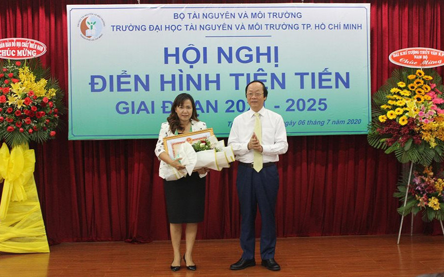 Trường Đại học TN&MT TP.HCM tổ chức Hội nghị điển hình tiên tiến giai đoạn 2021-2025