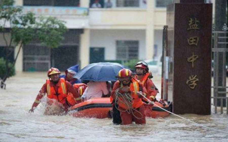 Mối đe dọa thời tiết cực đoan gia tăng, Trung Quốc tuyên bố “cảnh báo đỏ” mưa lũ