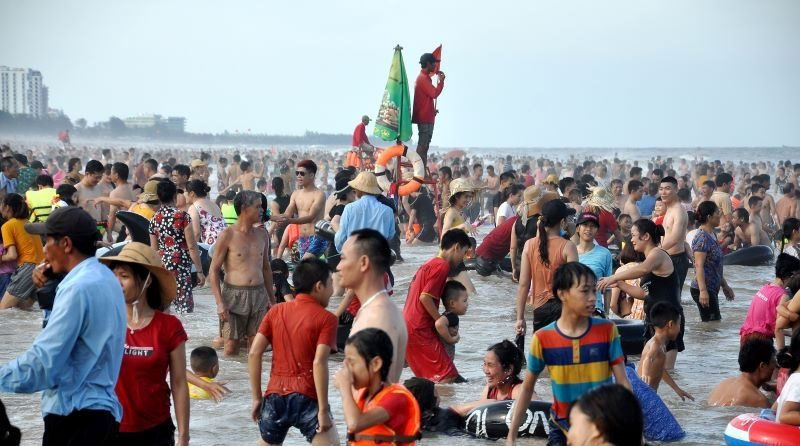 Hai du khách tử vong khi tắm biển Sầm Sơn