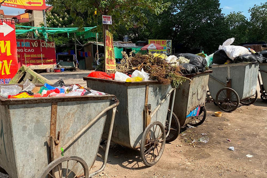 TP Hà Nội: Rác ngập tràn lan trên các tuyến phố 
