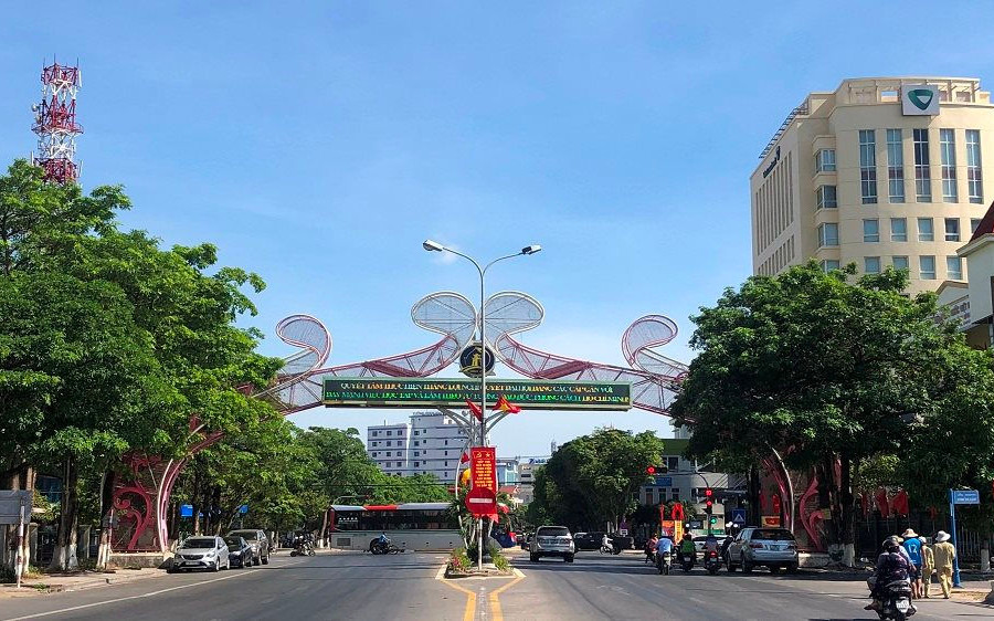 Quảng Bình: Lắp đặt trạm BTS đa năng, thân thiện môi trường tại thành phố Đồng Hới