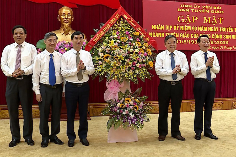 Ban Tuyên giáo Tỉnh ủy Yên Bái gặp mặt kỷ niệm 90 năm ngày truyền thống ngành Tuyên giáo 