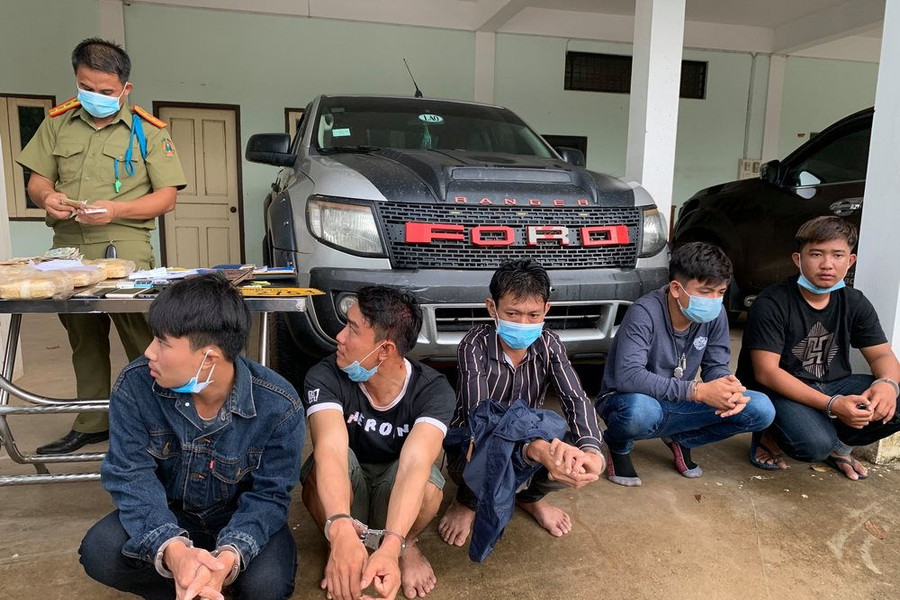 Quảng Trị: Bắt 5 đối tượng người Lào vận chuyển 60.000 viên ma túy qua khu vực biên giới