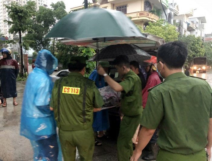 Quảng Ninh: Mưa lớn gây sập tường nhà khiến 2 vợ chồng bị thương