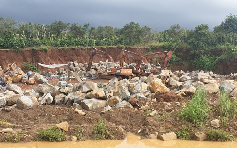 Đắk Nông: Nhiều trường hợp bất chấp “lệnh cấm” vẫn khai thác đá cây