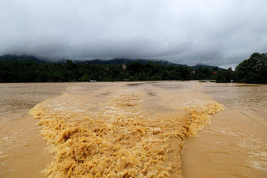 Cảnh báo mực nước sông Hồng dâng cao khi Trung Quốc xả lũ 