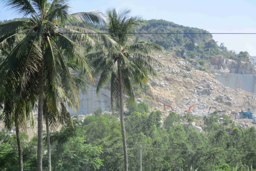 Không cấp giấy phép mới khai thác đá tại khu vực núi Chùa