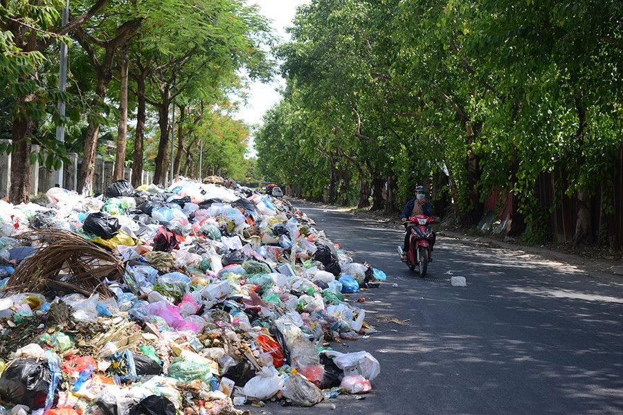 Đô thị loay hoay trong vòng vây của rác: Gập ghềnh con đường rác