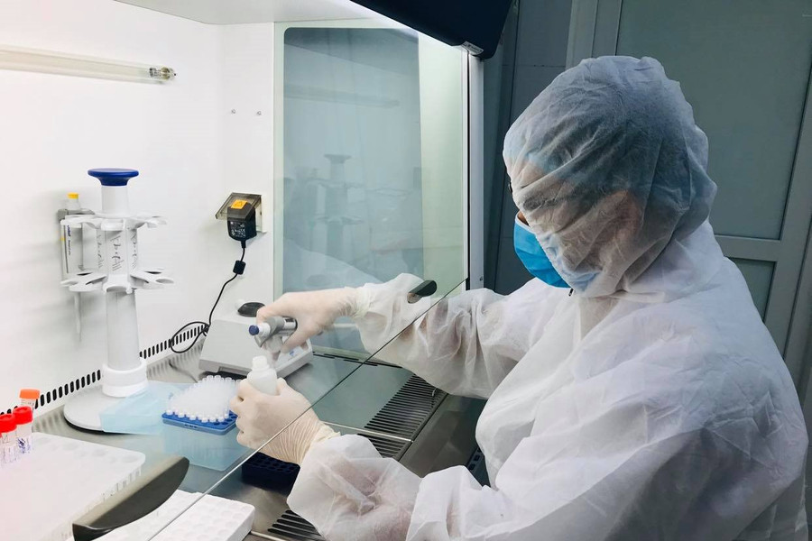 Vận hành hệ thống máy xét nghiệm SARS-CoV-2 tại Bệnh viện Đa khoa tỉnh Thanh Hóa 