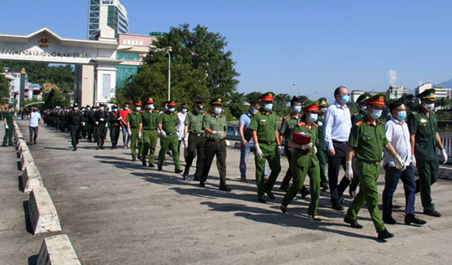 Lào Cai: Trao trả 20 đối tượng truy nã cho Công an Trung Quốc