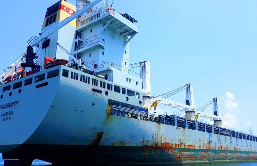 Tàu nước ngoài neo đậu trái phép trong vùng nội thủy Việt Nam
