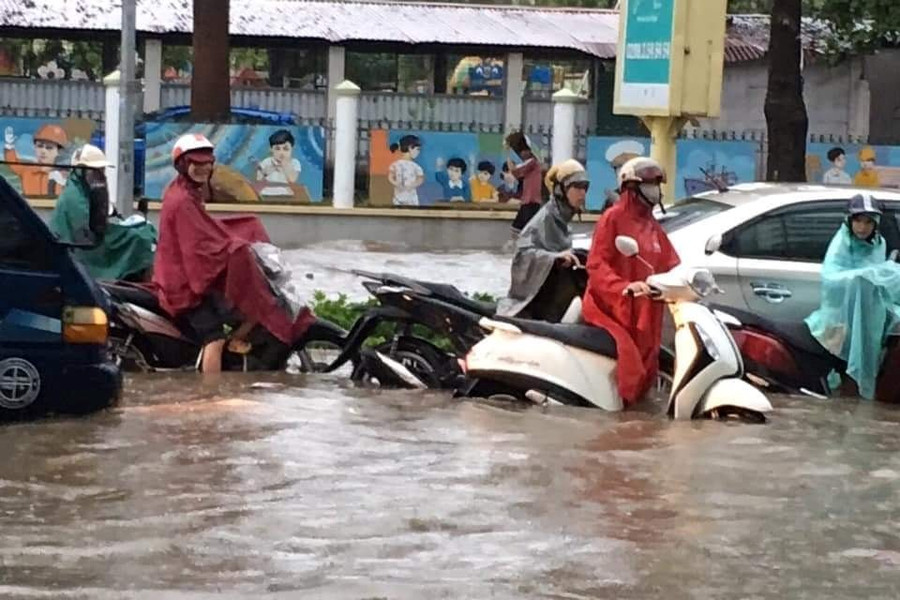 Thái Nguyên: Nhiều bất cập sau trận mưa lớn ngày đầu năm học mới