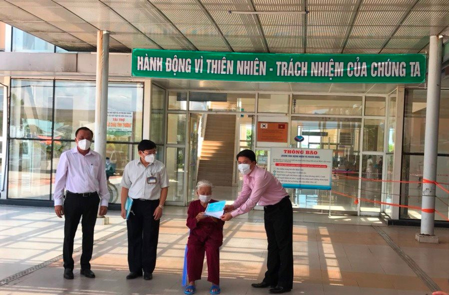 Cụ bà 100 tuổi ở Quảng Nam được chữa khỏi COVID-19