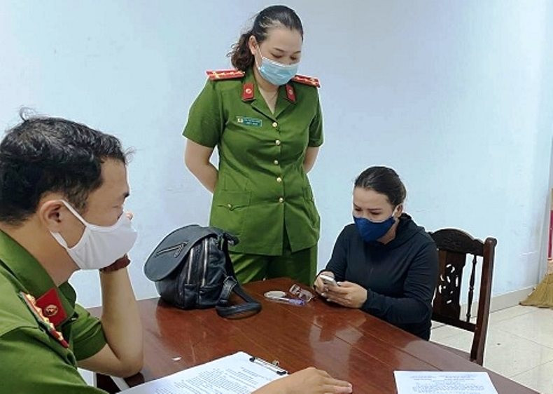 Đà Nẵng: Bắt tạm giam 2 phụ nữ làm giả sổ đỏ lừa cầm cố
