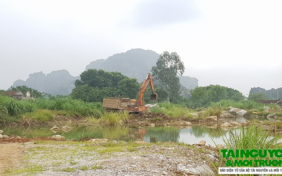TP. Thanh Hóa: Ngang nhiên khai thác đất, đá trái phép tại núi Tra