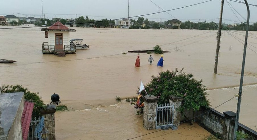 Thời tiết 9/10: Trung Bộ mưa to, các tỉnh từ Quảng Bình đến Quảng Nam tiếp tục ngập lụt