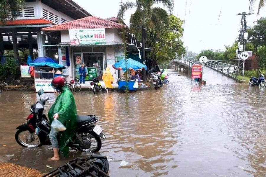 Quảng Ngãi: Nước lũ lên nhanh, cảnh báo sạt lở và ngập lụt nhiều nơi
