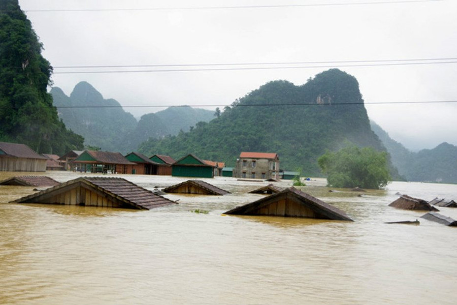 Mưa lũ miền Trung: 28 người chết, 12 người mất tích, hàng trăm nghìn ngôi nhà ngập lụt