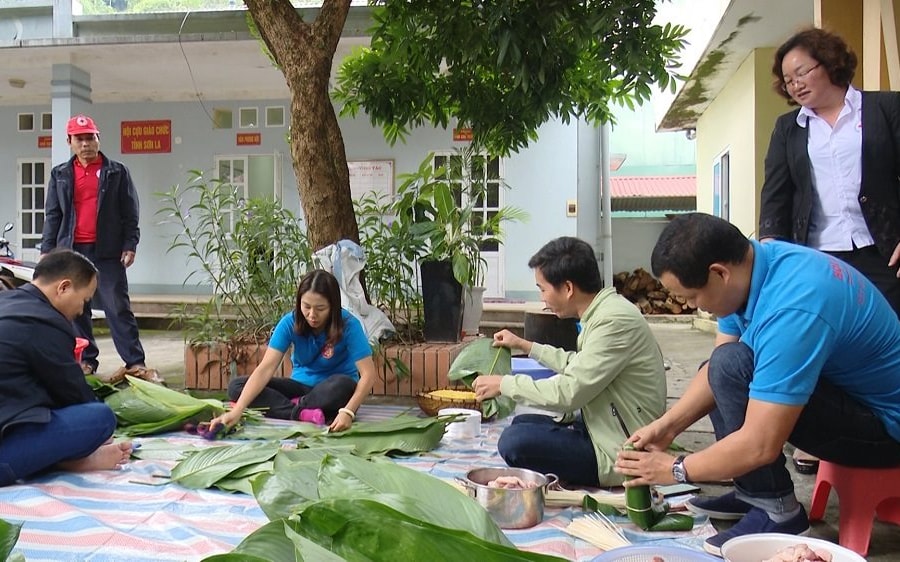 Sơn La: Hơn 2.000 bánh chưng ủng hộ đồng bào vùng lũ