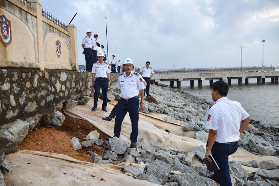 Kiểm tra đánh giá thiệt hại, khắc phục hậu quả sau bão số 9 tại Bộ Tư lệnh Vùng Cảnh sát biển 2